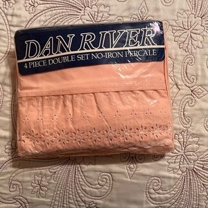 Full size Eyelet Peach sheets